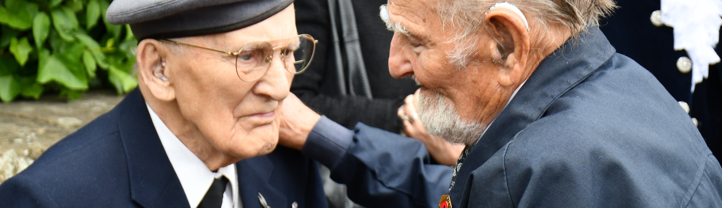 99 year old ex-paratrooper John Fejfer meets Walter Nazar, 97, who fought in the Second World War 